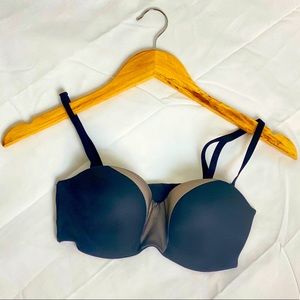 NWT VICTORIA’S SECRET bra!!